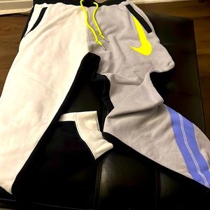 Women’s Nike Joggers Sz Medium